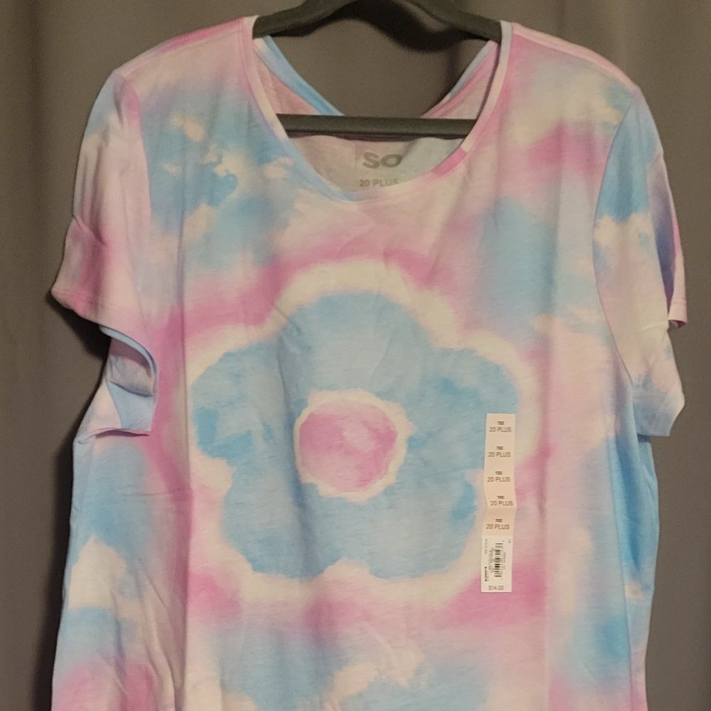 Brand NEW! Junior Plus Girl's Flower Tie Dyed T-shirt (Size 20 Plus)